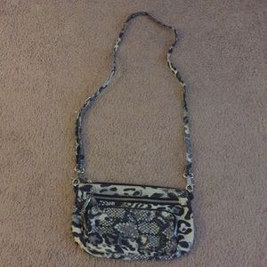 Pink vs cross body bag !